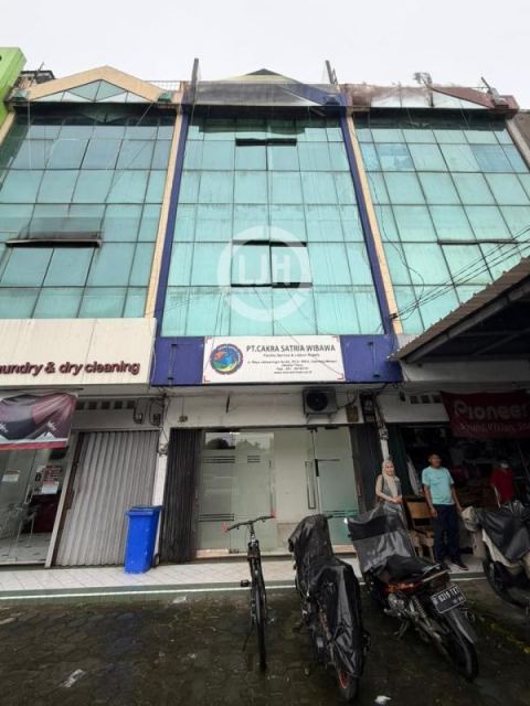 Ruko 3 lantai di Jatiwaringin Jakarta 