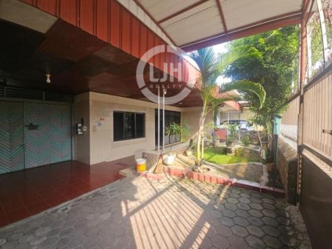 Rumah siap huni di jalan Stadion