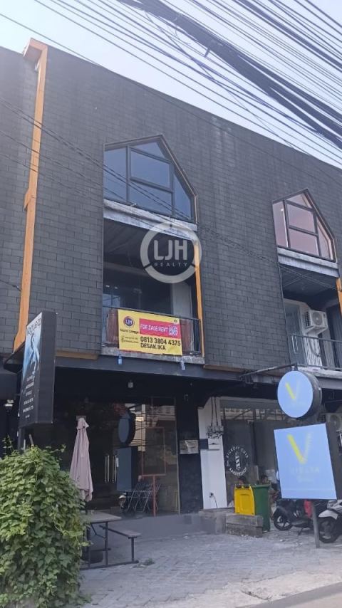Commercial Shophouse for Sale in Echo Beach, Canggu, Prime location just minutes from Echo Beach