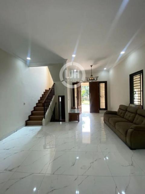 Rumah Strategis Di Crystal Barat, Gading Serpong