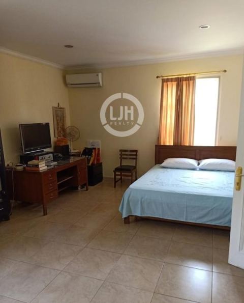 Rumah Posisi Hook Di Taman Provence, BSD