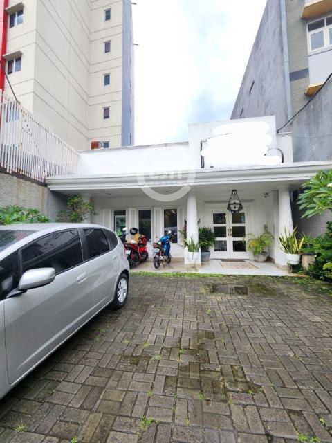Rumah Vintage Eksklusif Cikini Raya, Cocok Kantor, Usaha atau Investasi