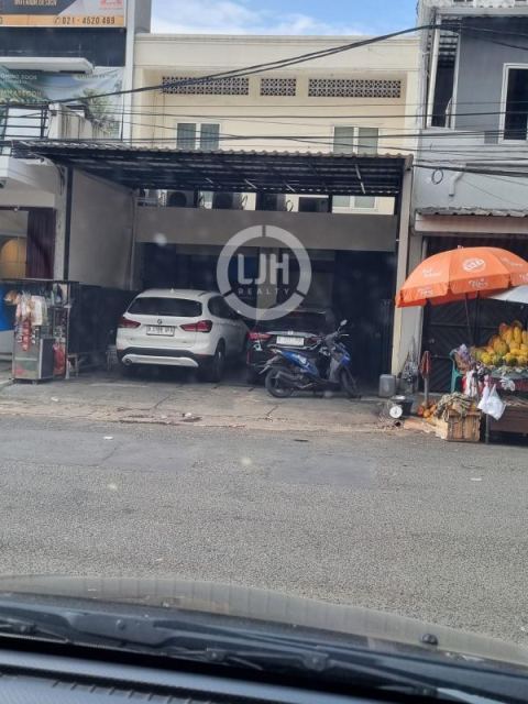 Rumah Usaha Strategis di Kelapa gading 