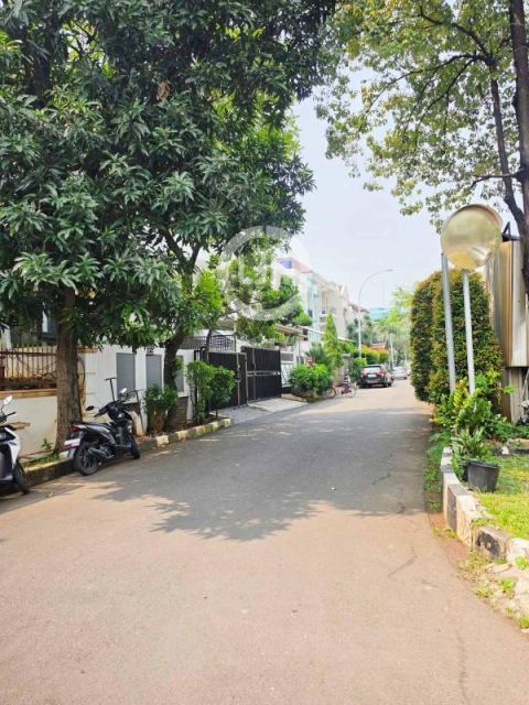 Rumah Siap Huni SHM di Permata Buana Kembangan Jakarta Barat, LT 160 m², Bebas Banjir, Semi Furnished