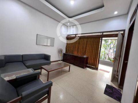 Rumah di jalan Karangwulan