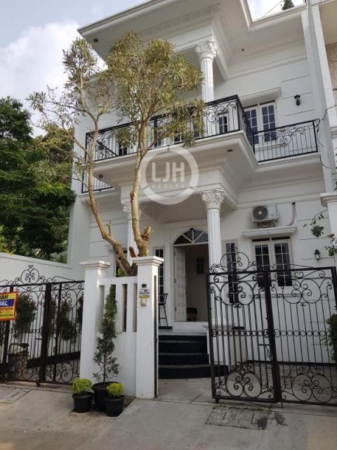 Rumah Villa furnished bonus meja billyard di Jl. Bukit Pelangi, Leuwigajah