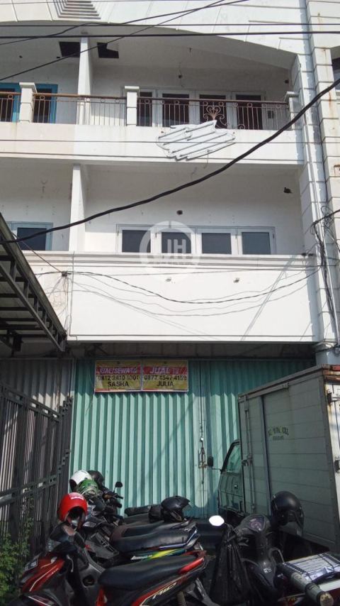 Ruko siap pakai di jalan Depok