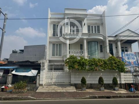 Premium Listing! Rumah Megah Klasik Modern Full Furnished 3 lantai + Rooftop di Pusat Komersil Tomang, Jakarta Barat.
