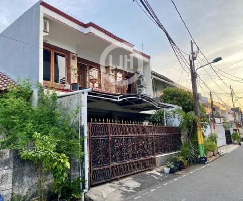 Rumah Asri Belakang RS. Harapan Kita di Tomang, Jakarta Barat 