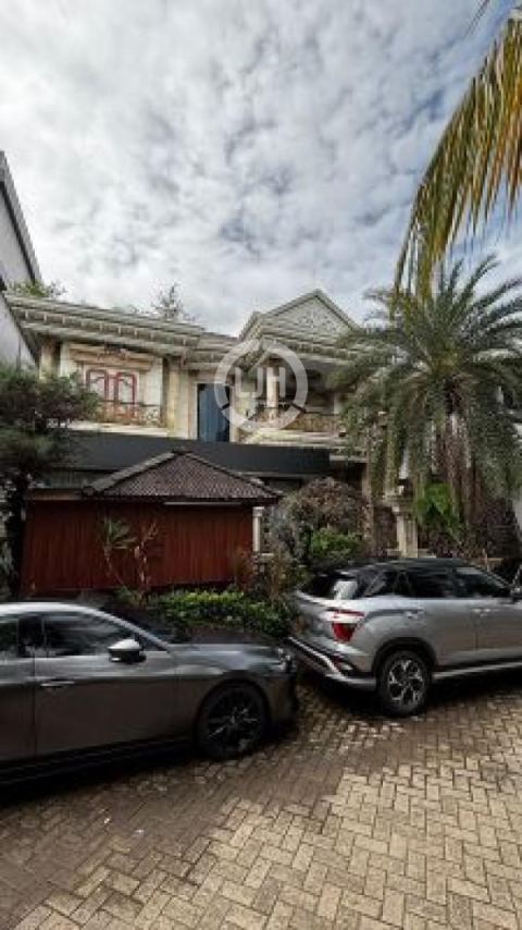 Rumah Super Mewah + Bangunan Cafe, Luas Bangunan 1.000M2, Kamar 7, SHM, Kolam Renang, Pekayon Bekasi Barat