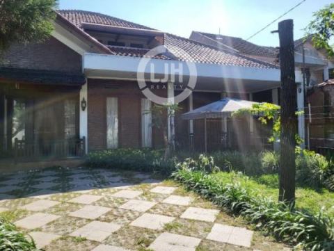 Rumah Mezzanine Luas 744M2, Semi Furnished, dengan 5 Kamar Tidur, Lahan Parkir Luas, Cocok Dijadikan Kantor, Daycare, Warehouse, Klinik, Kost-Kostan, Tempat Usaha Lainnya Arcamanik Bandung