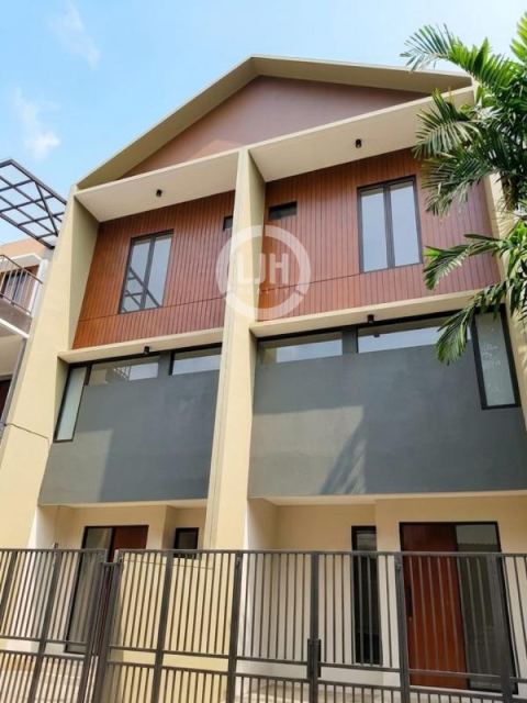 Rumah Dijual di BCS Kelapa Gading Jakarta Utara Siap Huni