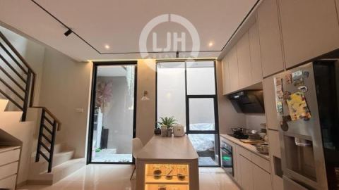 Rumah Nyaman di Summarecon Crown Gading Bekasi Jawa Barat