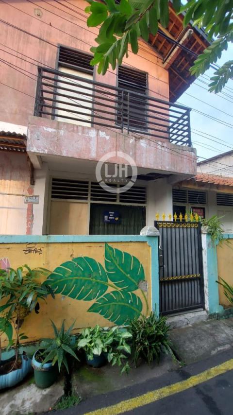 Dijual Rumah Kost Strategis di Area Tanjung Gedong, Jakarta Barat. Lokasi sangat strategis akses mudah ke jalan raya, dekat Universitas Tarumanagara (UNTAR), Universitas Trisakti, halte TransJakarta, 