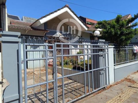 Rumah Kondisi Bagus Di Kencana Loka, BSD