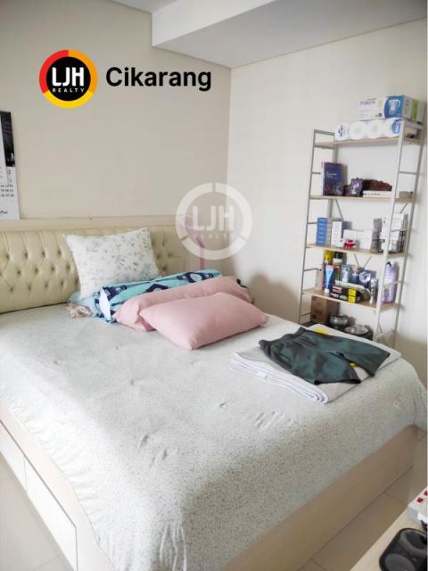 Dijual Furnished dengan 3 KT Apartemen Trivium Terrace Lippo