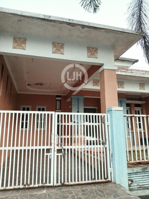 Rumah Disewakan di Cluster Aralia Harapan Indah Bekasi Jawa Barat