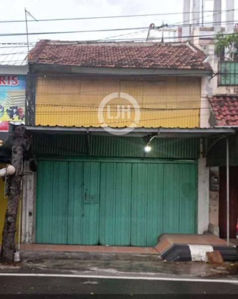Rumah Tengah Kota  Jl. K.H. Agus Salim. Kudus – 11246