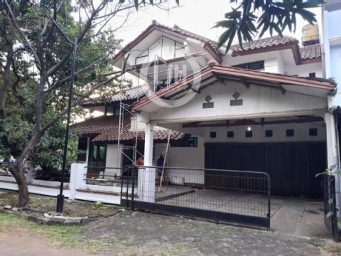 Rumah Luas Hoek Selangkah ke Mall di Taman Villa Baru Bekasi 