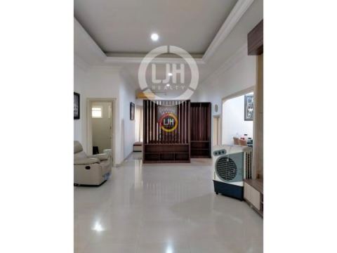 Rumah di Candi Golf Alamanda Semarang