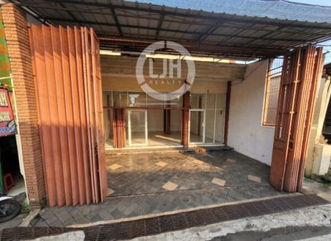  Ruko cocok usaha Jl. Moh. Yamin. Ungaran – 11262