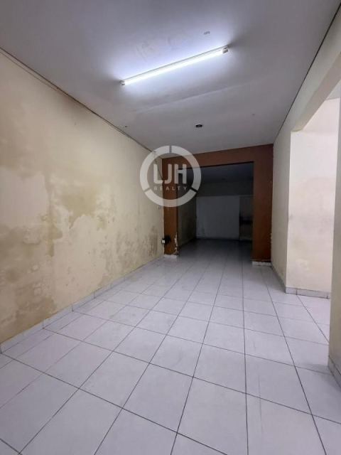 Bangunan cocok untuk usaha di jalan Mayjend Sutoyo