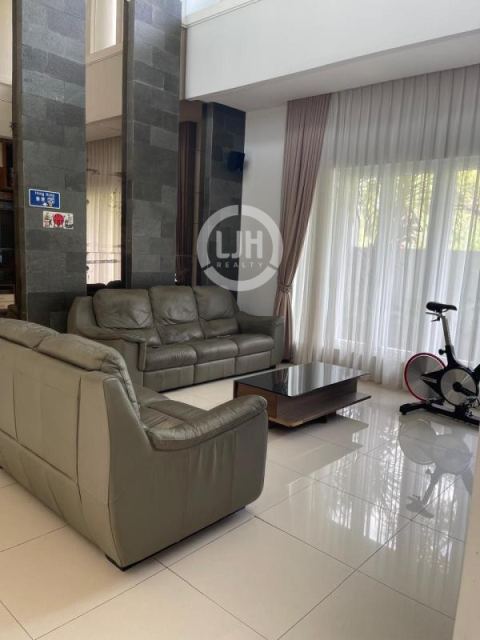 Rumah mewah di Palm Hill