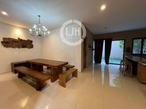 Beautiful 2 Storey and 4 Bedroom Villa In Tourist Area Umalas, Kerobokan, Near to Canggu and Seminyak
