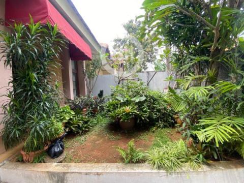 Rumah siap huni lokasi strategis di cinere