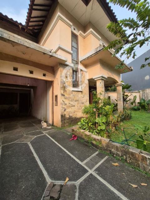 Rumah 2 lantai di kawasan elit Villa Cinere Mas