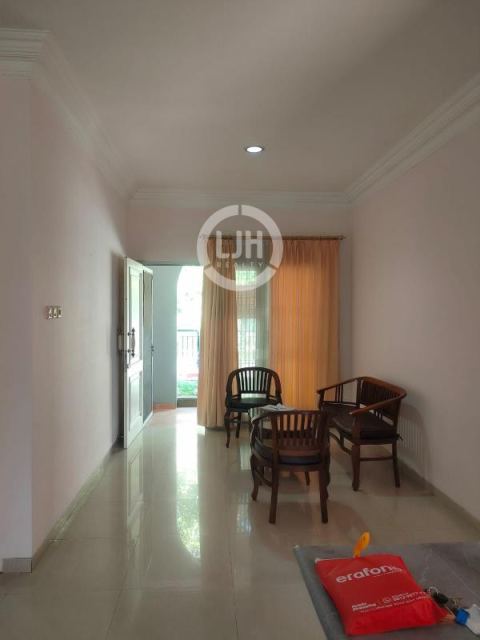 Rumah siap huni di Graha Candi Golf