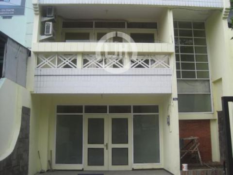 Rumah siap pakai di jalan Indraprasta