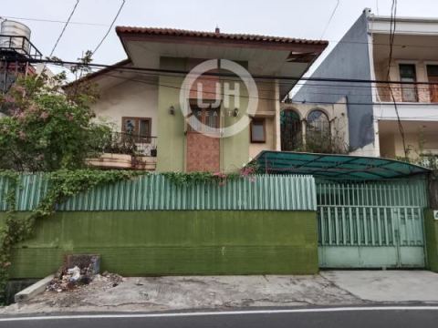 Rumah Strategis 3 Lantai Potensi Besar untuk Hunian & Usaha - di Tomang Jakarta Barat 