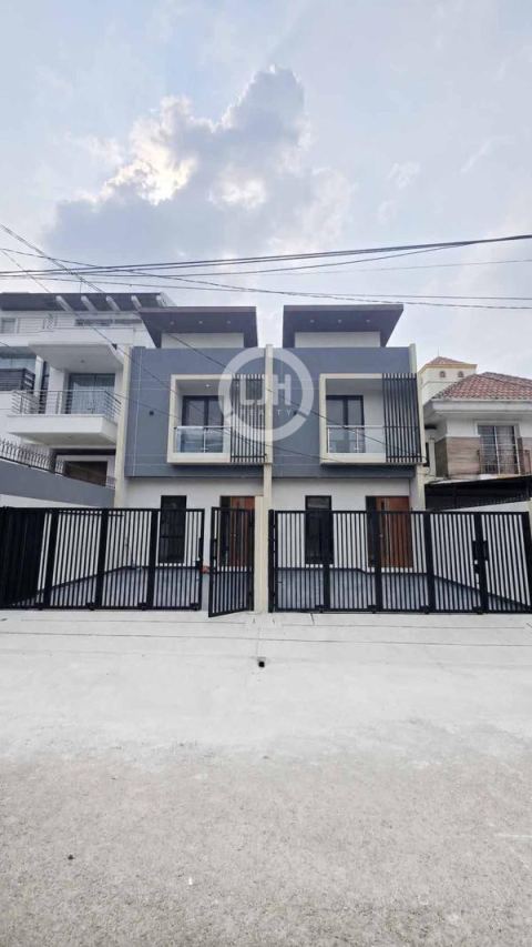 Rumah Baru Meruya Selatan Jakarta Barat LT 125m² Desain Modern Skylight Kokoh Bata Merah Hadap Timur