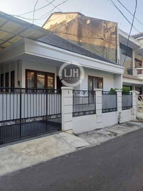 Disewa Rumah Siap Huni Semi Furnished , Lokasi Startegis di Tomang - Jakarta Barat 