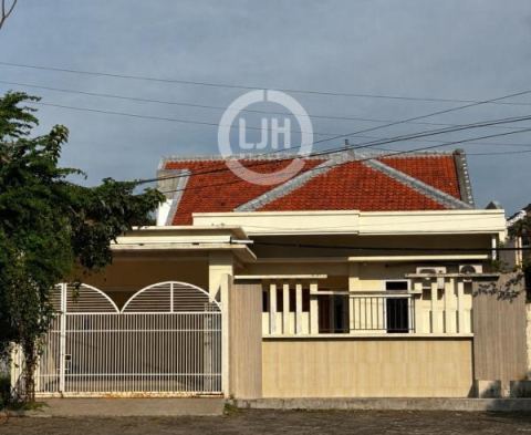 Rumah siap huni dan nyaman Semarang Indah. Semarang Barat – 11288