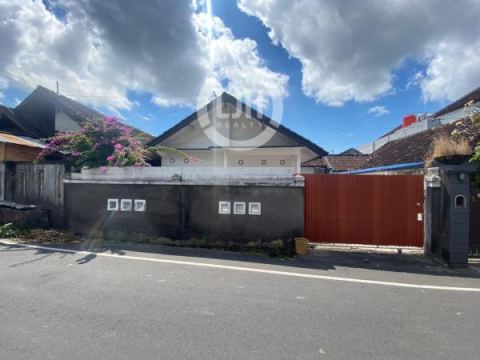 Beautiful House For Rent, Strategic Location in Jimbaran, Easy Access to Various Public Fasilities and Popular Destination 