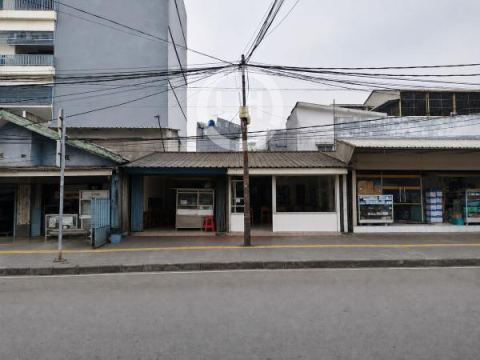 Rumah / Toko Strategis Cocok untuk Usaha, Dekat Pasar, Sekolah, Minimarket & Area Ramai