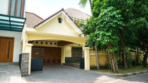 Rumah Luas Siap Huni di Pesona Khayangan, Depok.