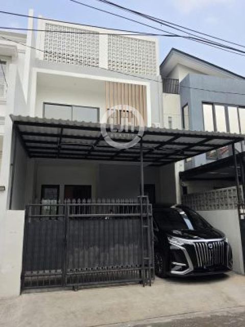 Rumah Pondok Indah Jalan Pinang Emas 3 Lantai, Luas 123M2, Kamar 4+1, SHM, Semi Furnished, bisa KPR, Pondok Indah Jakarta Selatan