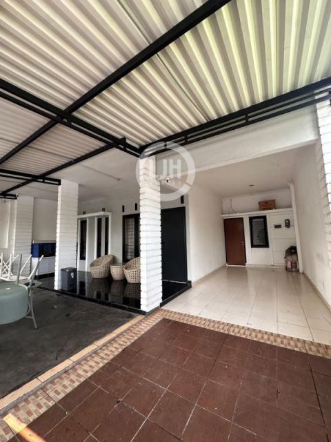 Disewakan Rumah Kencana Loka BSD City Semi Furnished
