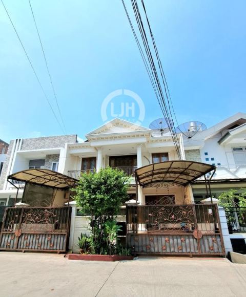 Rumah Semi Furnish di Janur Indah Kelapa Gading Jakarta Utara Siap Huni