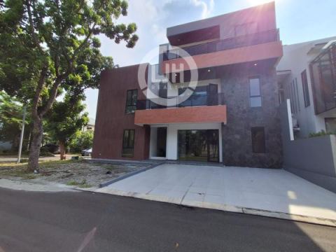 Rumah Mewah Hoek Sutera Palmyra Alam Sutera View Club House & Kolam Renang, Private Lift
