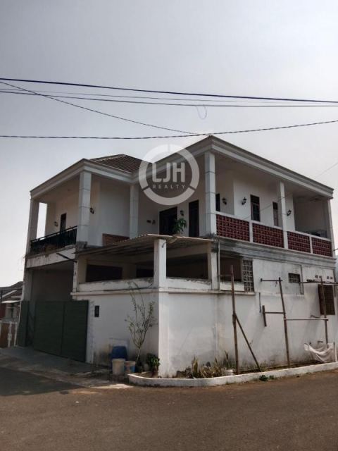 Rumah Hook Siap Huni dengan Pencahayaan Maksimal di Bumi Cempaka Asri, Bandung Barat
