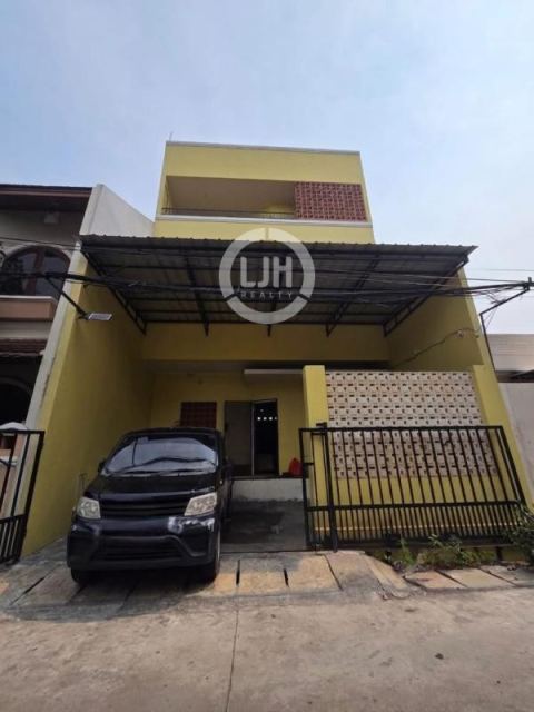 Rumah Semi Furnish di BCS Kelapa Gading Jakarta Utara