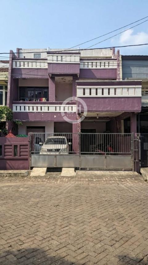 Rumah di Cluster Eramas 2000 Pulo Gebang Jakarta Timur Depan Taman