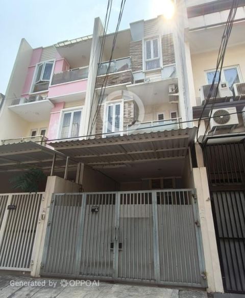 Rumah Semi Furnished siap huni dalam komplek di Tomang-Jakarta Barat 