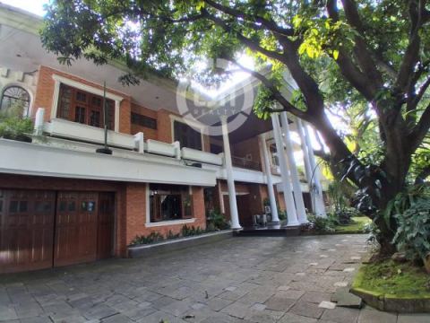 Rumah Pinggir Jalan Ada Kolam Renang di Pondok Indah Jakarta 