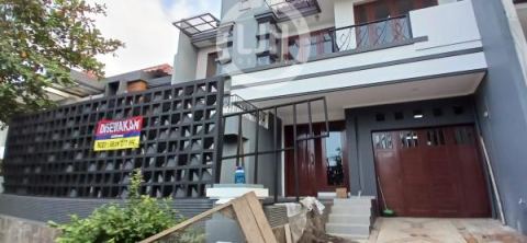 Rumah siap huni Graha Candi Golf Semarang Selatan – 8739