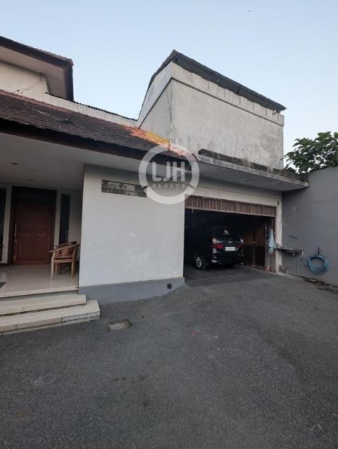 House For Sale Complete With Furniture Area Penatih, Denpasar, Near to Gatot Subroto Timur and Bali Bird Park